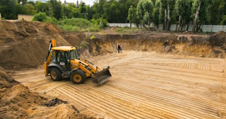 Разработка котлована Узловая стоимость за от 566 руб. м3 - заказать работы по копке и рытью котлованов | траншей